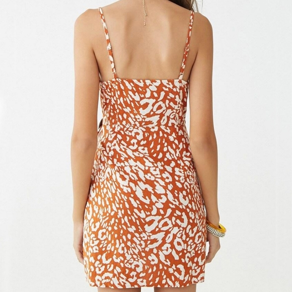 Abstract print wrap dress - Picture 4 of 7